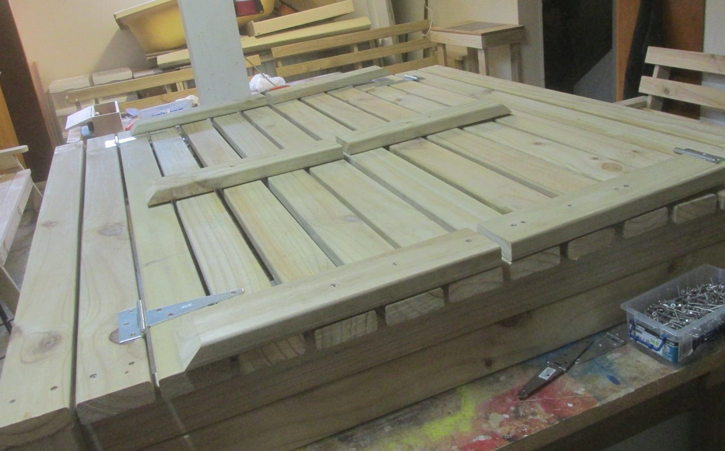 Sandpit with built-in Cover and Seats