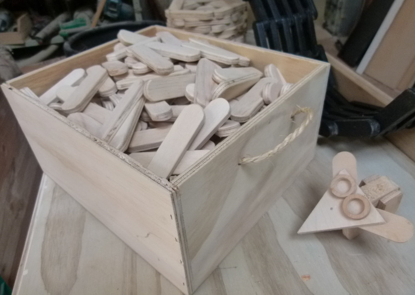 Creative Activity Box (300 Craft Pieces)