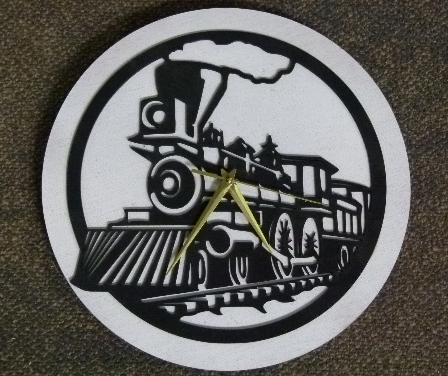 Round Wall Clock "Steam Engine"